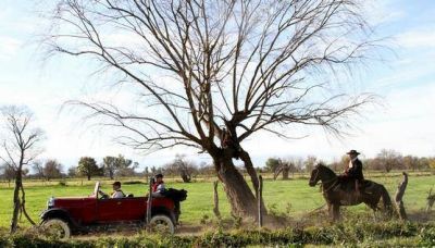 Tucumanos recorrer�n de punta a punta la ruta 40 en un auto antiguo