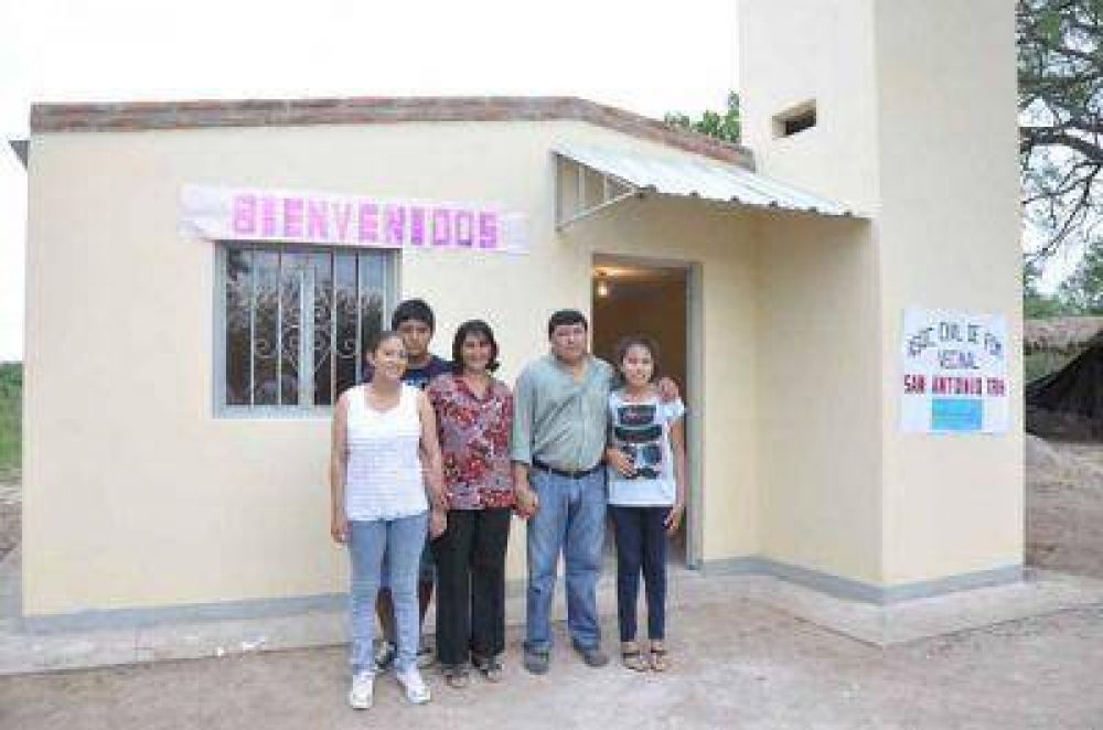 Entregaron vivienda social en Quenti Taco