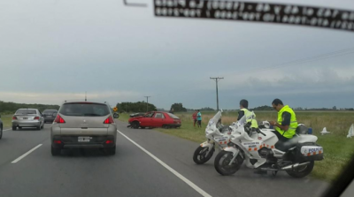 Un auto se cruz� de mano y provoc� un accidente en la Ruta 2