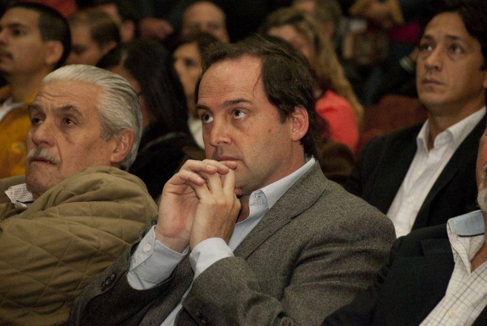 Mera, sobre octubre: �Me parece una medida saludable�