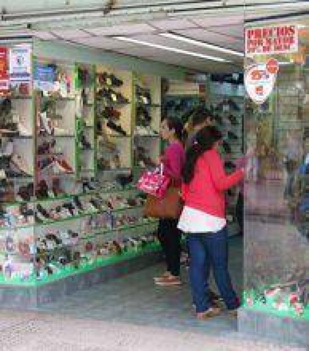 Luego de 11 meses de caidas en las ventas minoristas, subieron 2% en diciembre