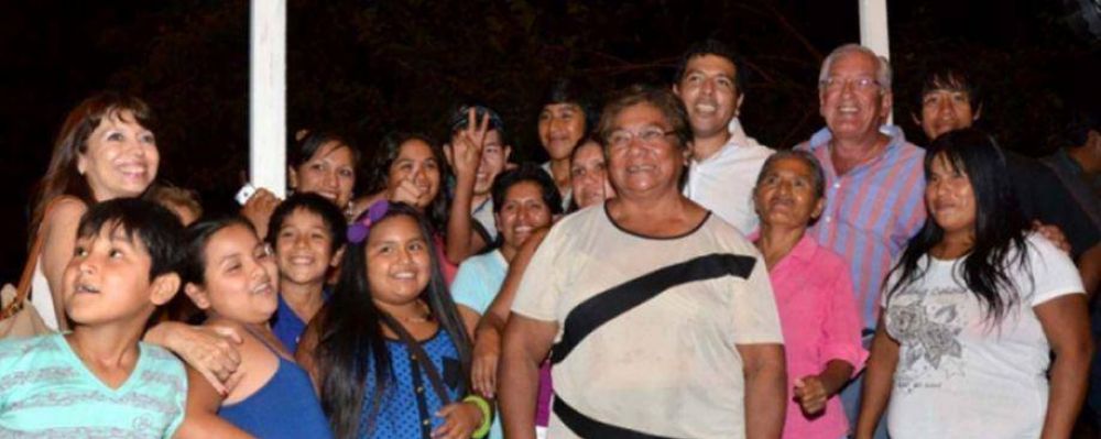 FELLNER INAUGUR� TENDIDO DE RED EL�CTRICA Y UNA SENDA PEATONAL EN EL BARRIO AGUA NEGRA