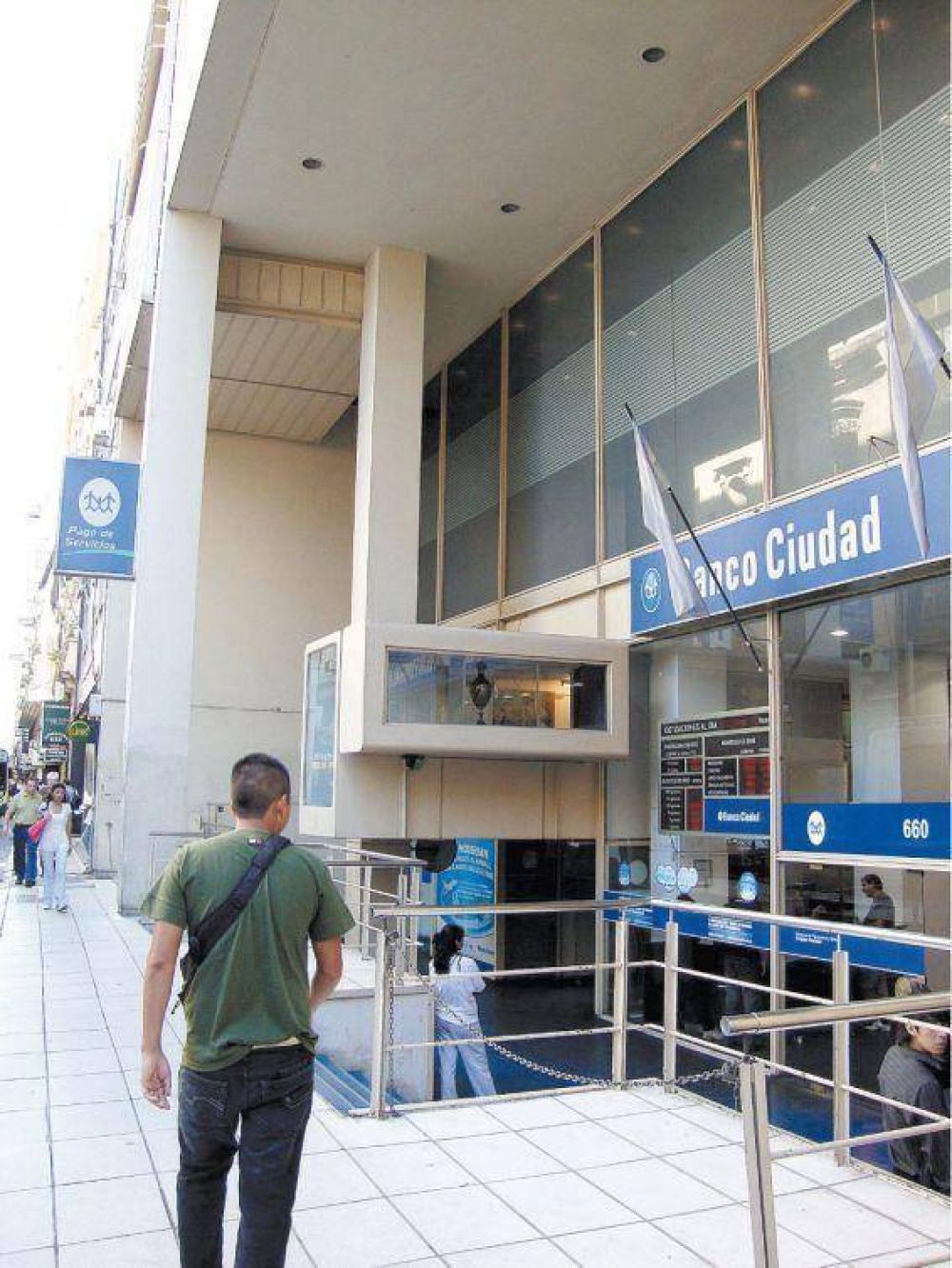 Polmica por bono de $14 mil a los empleados del Ciudad