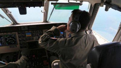El descubrimiento de las cajas negras del avi�n de AirAsia podr�a tardar una semana