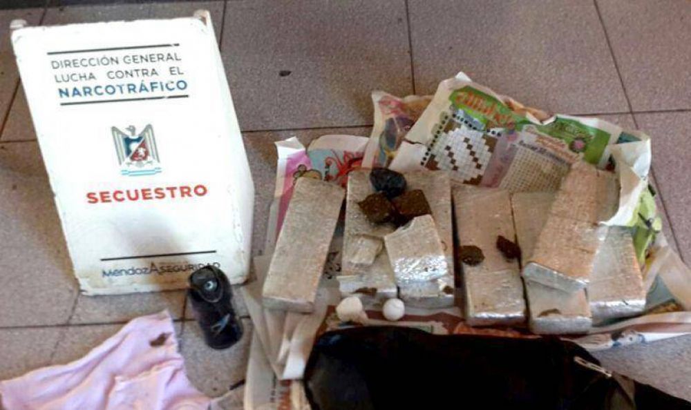 Detuvieron a una �mula� con tres kilos de marihuana