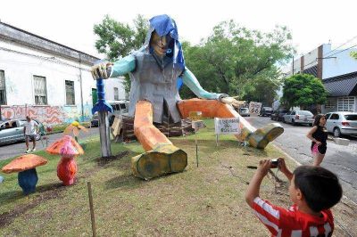 Con alegr�a, grandes y chicos presenciaron la tradicional quema de mu�ecos