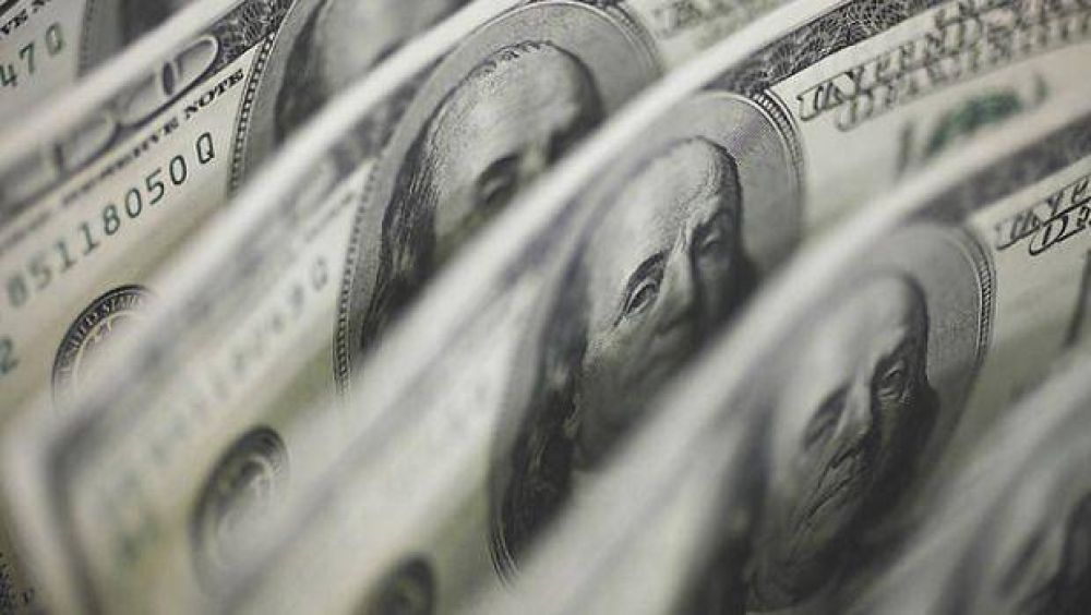 En un mercado acotado, el d�lar oficial cerr� a $ 8,55 y el blue a $ 13,85