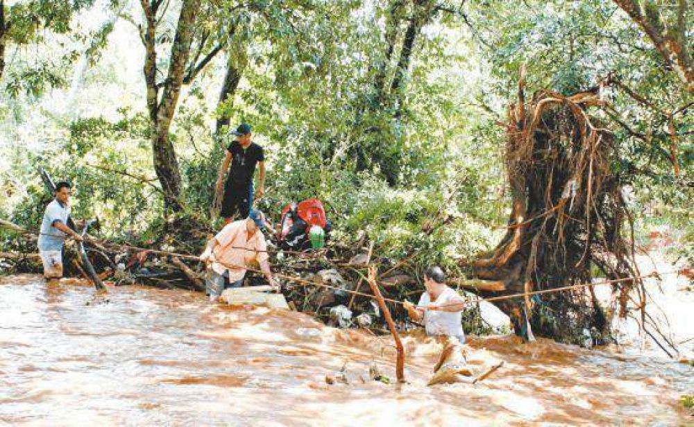 Cuatro muertos y un desaparecido por temporal de viento y lluvia en Misiones