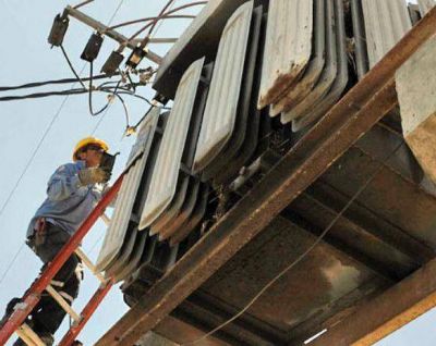 Por los fuertes vientos de ayer, siguen los problemas con la luz