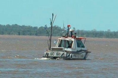 Contin�a la busca del joven desaparecido en aguas del lago Salto Grande
