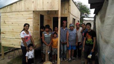 Una escuela solidaria construy� dos viviendas para familias carenciadas y humildes