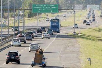 M�s de 1.800 veh�culos circulan por hora hacia la costa por las vacaciones