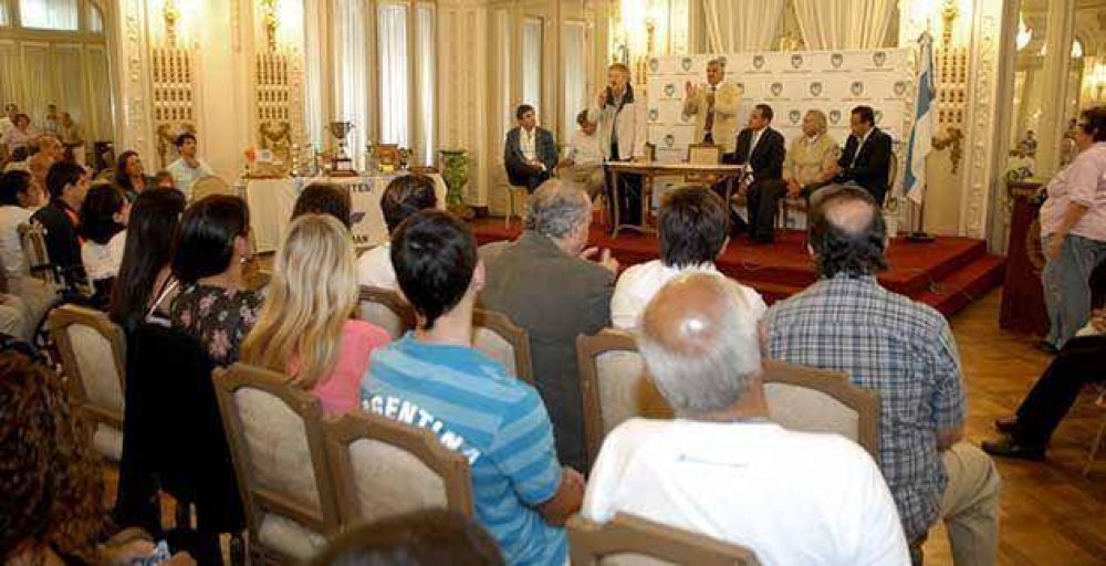 El Gobierno homenaje� al deporte en todas sus disciplinas 