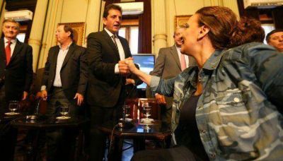 El massismo y un nuevo gui�o a Michetti: �Es muy valiosa�