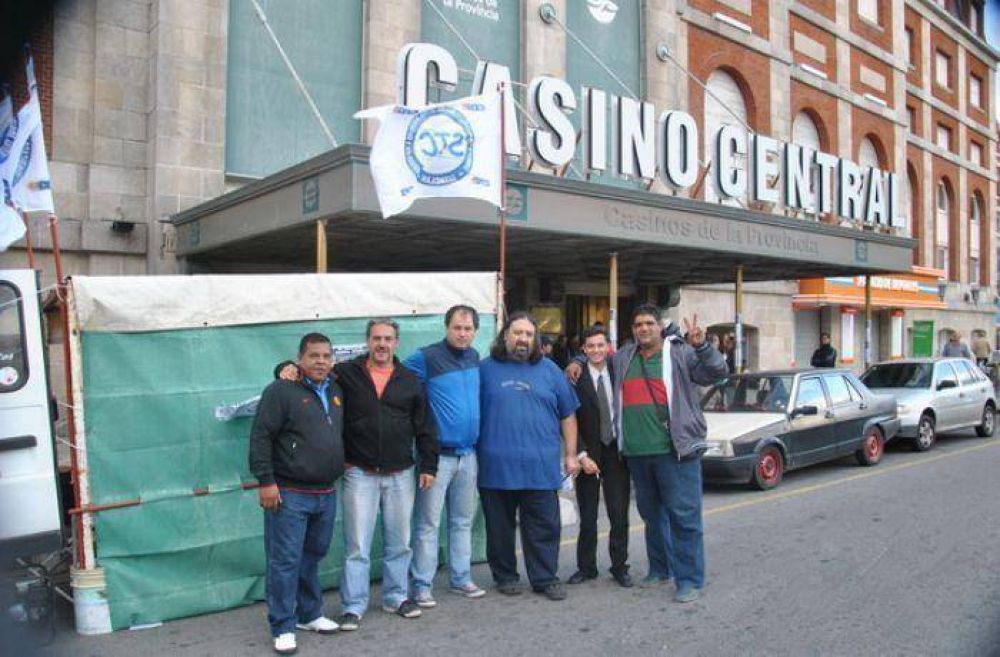 Trabajadores de Casinos, Loter�a, Agencias e Hip�dromos iniciaron un acampe en las puertas de la �Casa de Piedra�