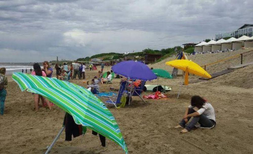 �Sombrilleada� a favor de la playa p�blica