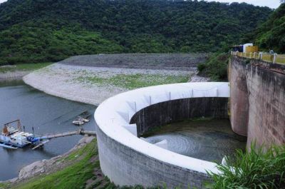 La baja calidad del agua y el menor nivel de El Cadillal condicionan la provisi�n