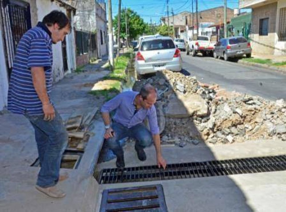 Trabajos de mejora en la red hidrulica del barrio Crisol de San Fernando 