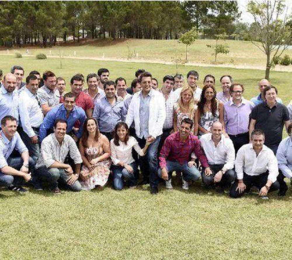 Bevilacqua particip� de una reuni�n de intendentes massistas en Pinamar