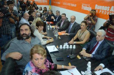 Los docentes quieren aumento de m�s del 30% en el sueldo b�sico     