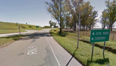 Tres muertos y un ni�o herido en un choque frontal en Ju�rez Celman