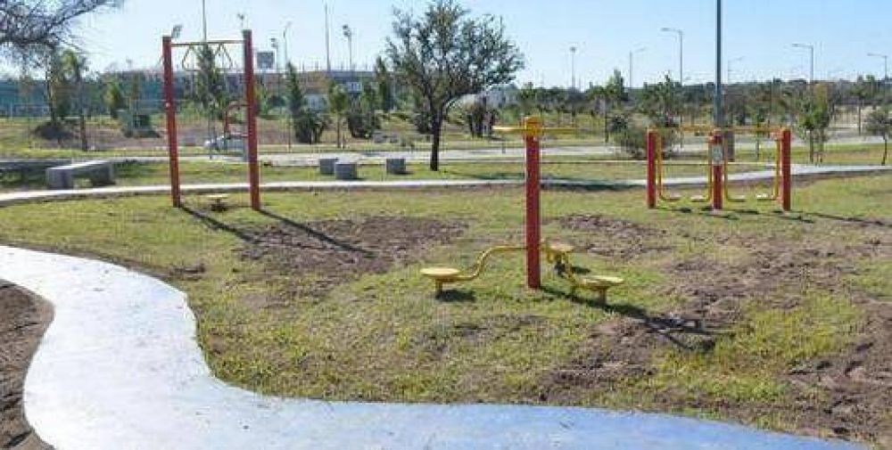 Comienzan las clases gratuitas de aer�bica en el parque del Kempes