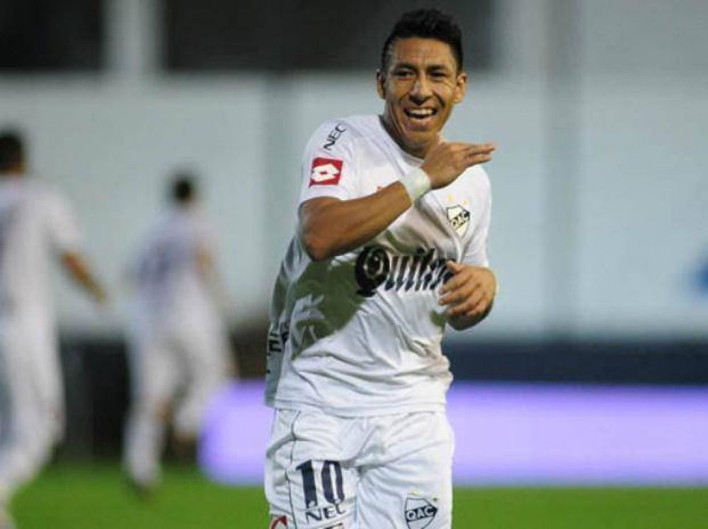 A pedido del Tolo Gallego, Newell's gestionar� la llegada del volante Brian Sarmiento