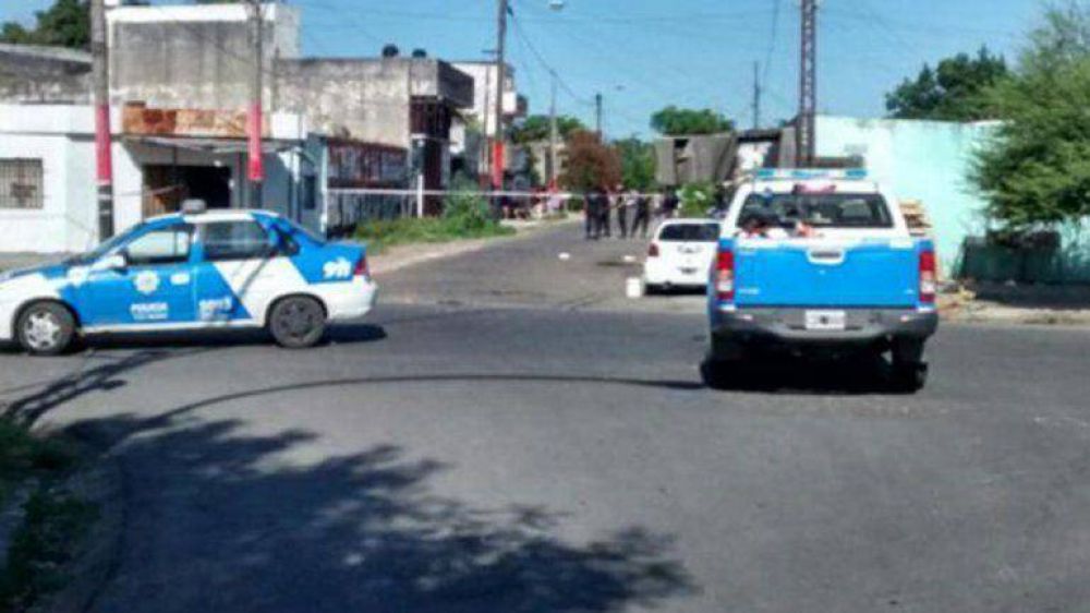 Rosario: un joven lavaba su auto, qued� en medio de un tiroteo y fue asesinado de tres balazos