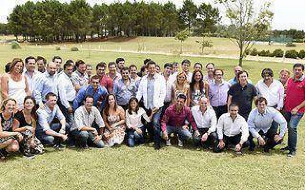 Los �sub 45� del massismo se reunieron en Pinamar