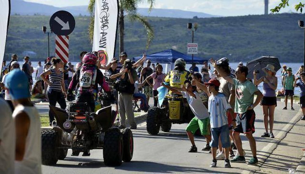 Rally Dakar 2015: Carlos Paz se visit� de fiesta este domingo