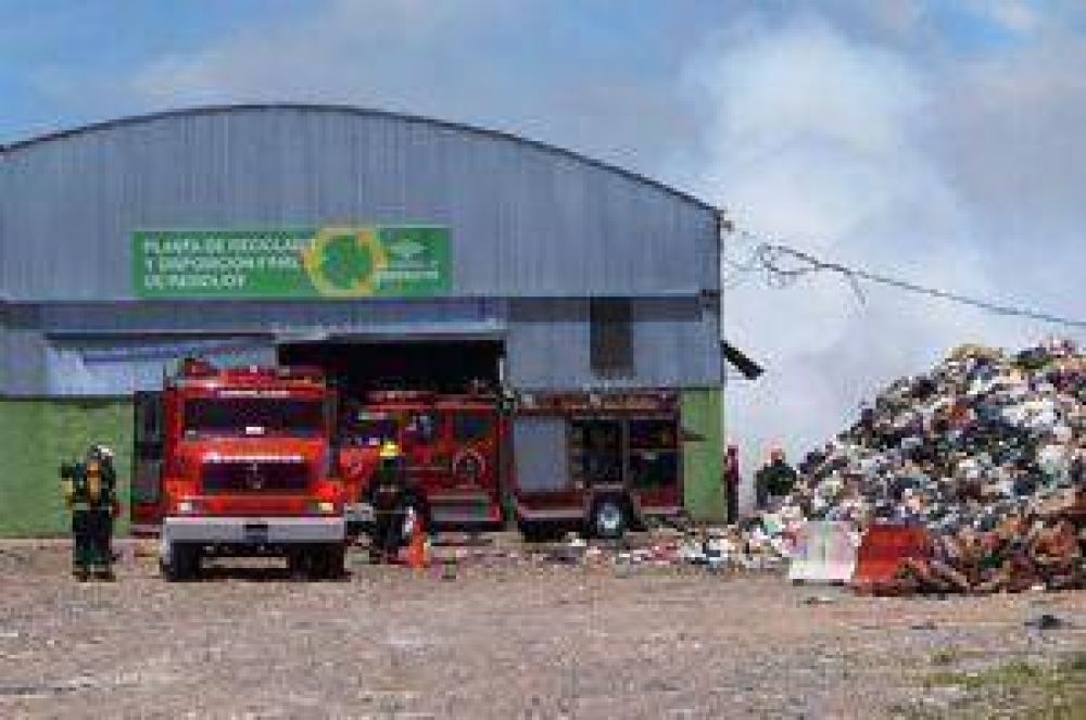 Importante incendio de basura en el predio de disposici�n final de residuos