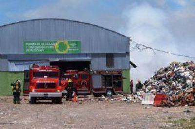 Importante incendio de basura en el predio de disposici�n final de residuos