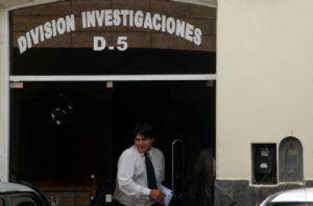 Un polic�a retirado est� arrestado por la desaparici�n de una joven