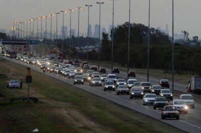 El fin de semana cerr� con un intenso tr�nsito sobre la Autov�a 2