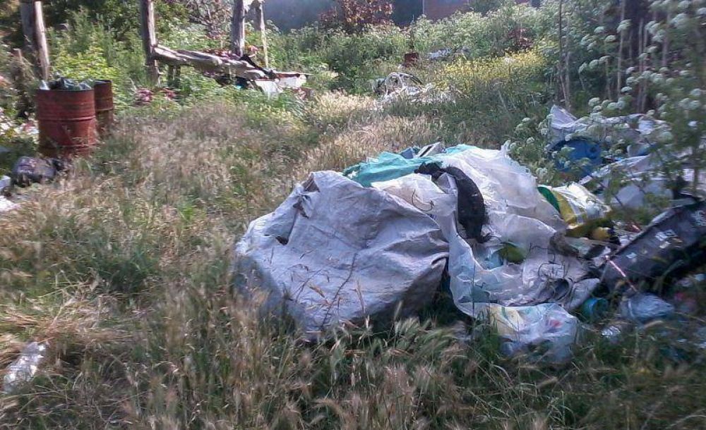 Califican de �irresponsable� al Obispado por basural en el barrio Alfar