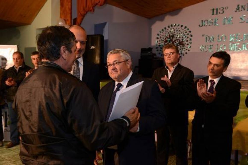 El Gobierno Provincial entreg� m�s de 15 millones de pesos en cr�ditos a productores rurales durante 2014