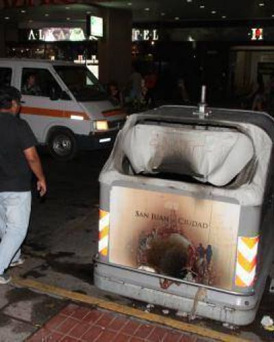Queman 7 contenedores de basura en el centro