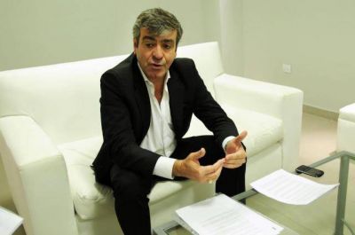 Seg�n Cano, el intendente Amaya es un alperovichista que viste �un falso ropaje�