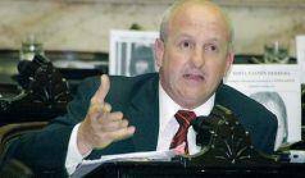 Viale: �La contrataci�n directa para la obra de los acueductos es ilegal e inmoral�