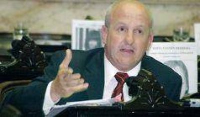 Viale: �La contrataci�n directa para la obra de los acueductos es ilegal e inmoral�