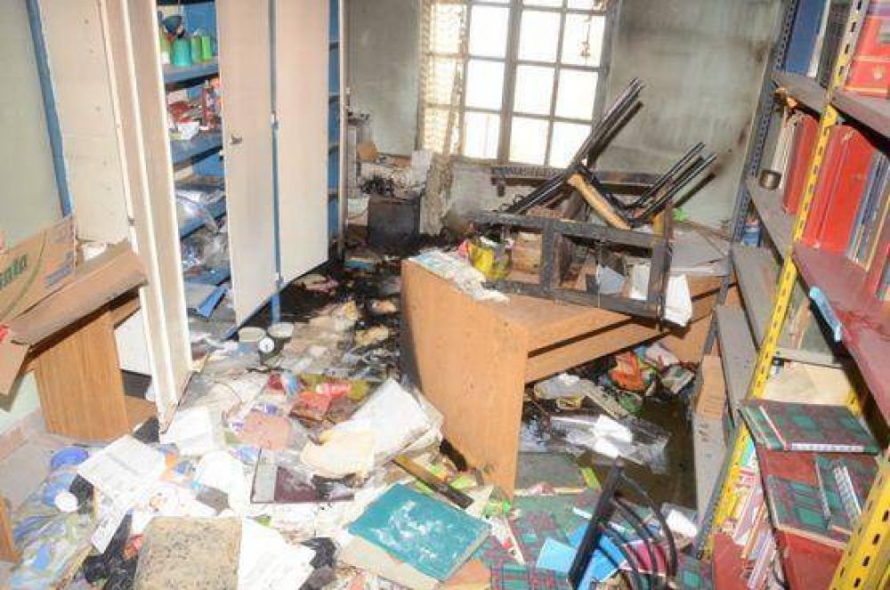 Robos, da�os e incendio contra uni�n vecinal de Caleta