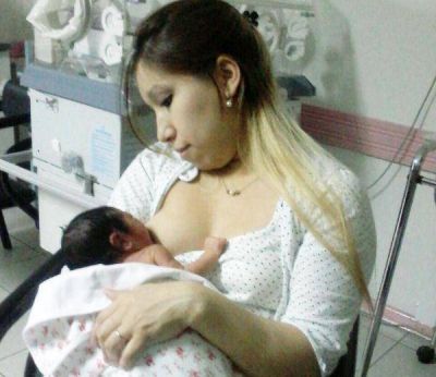 El municipio entreg� presentes a los pap�s de la primer beb� del a�o 2015 