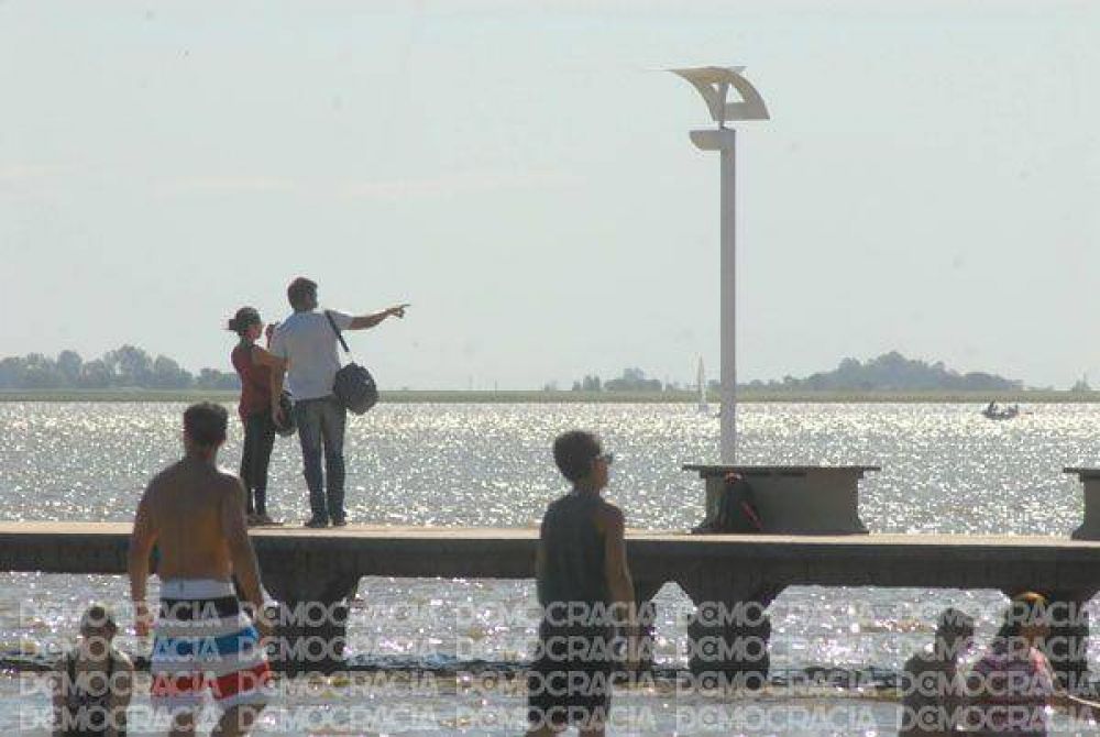 Empiezan a funcionar puestos m�viles de comidas r�pidas en el Balneario