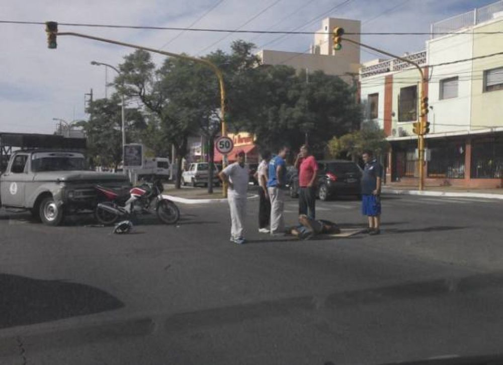 San Luis: chocaron una moto y una camioneta en avenida Lafinur