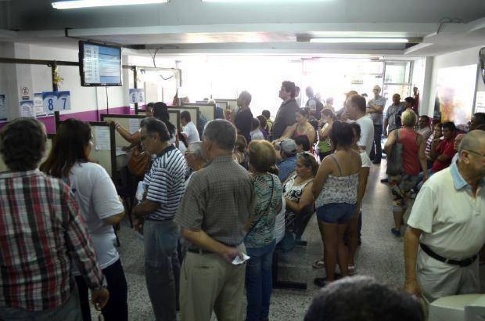 Capital: Cientos de contribuyentes se acercan a prestar su adhesi�n al Pago Anual Anticipado de tributos municipales