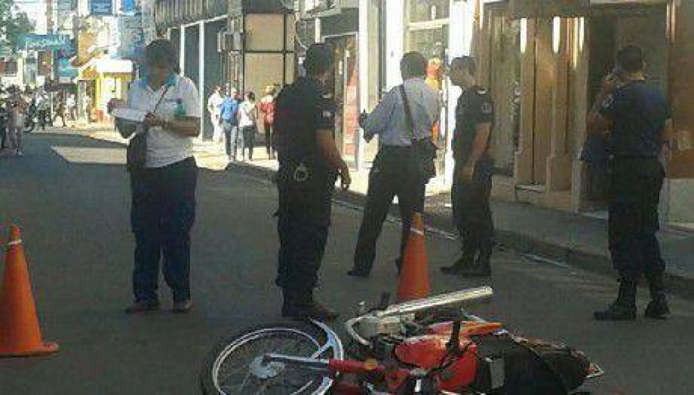 Falleci� el hombre que embisti� a un colectivo, tras esquivar a un remis