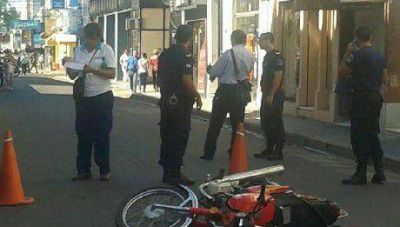 Falleci� el hombre que embisti� a un colectivo, tras esquivar a un remis