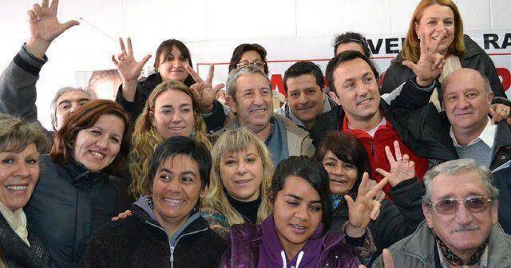 COBOS Y ALFONS�N, EN NECOCHEA