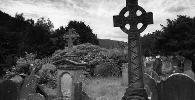 Misterio en �oqueves: vecinos vieron huesos en el cementerio y temen que sean para ritos