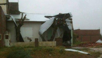 140 evacuados y da�os en Claromec�: habr�a sido la cola de un tornado